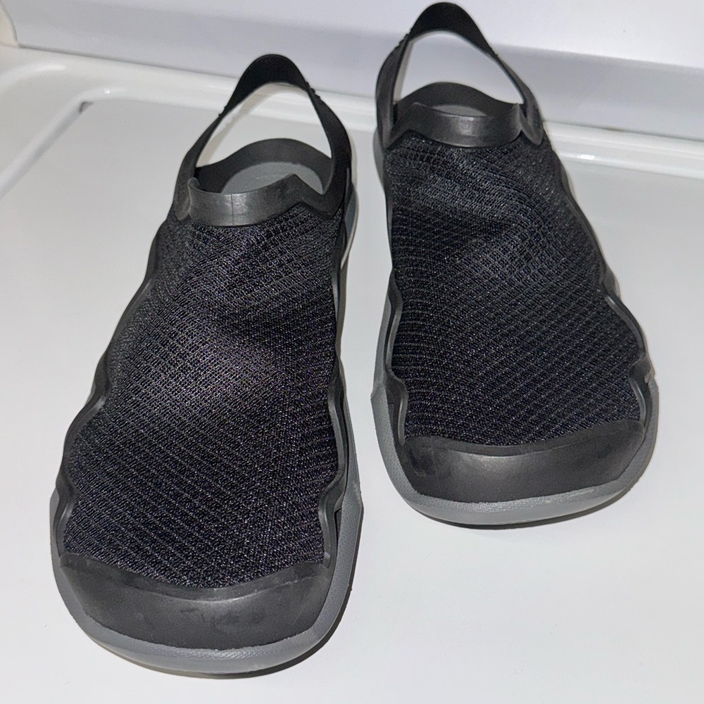 Crocs Mens Size 11 Black Swiftwater Mesh Closed Toe Sandals Slip-On Cut-Out side